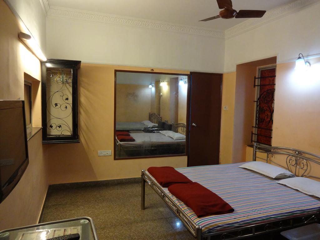 Central Guest House Calcutta Buitenkant foto